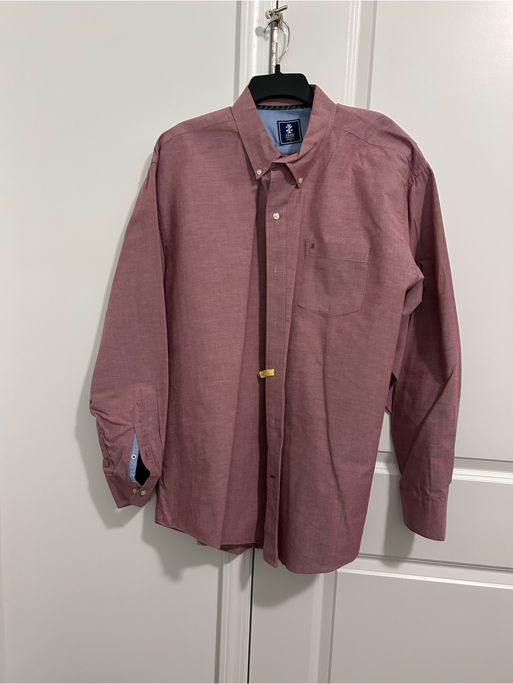Izod Men's Button-Down Shirt in Wine Men’s XXL (1st 2 pics are color accurate)